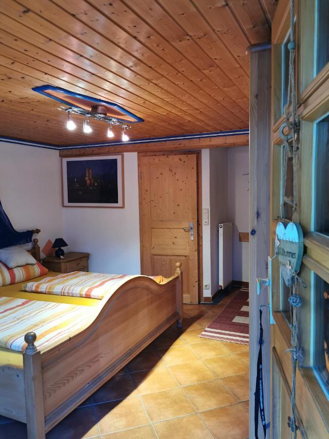 Siegenburg Gaestezimmer Reitinger מראה חיצוני תמונה